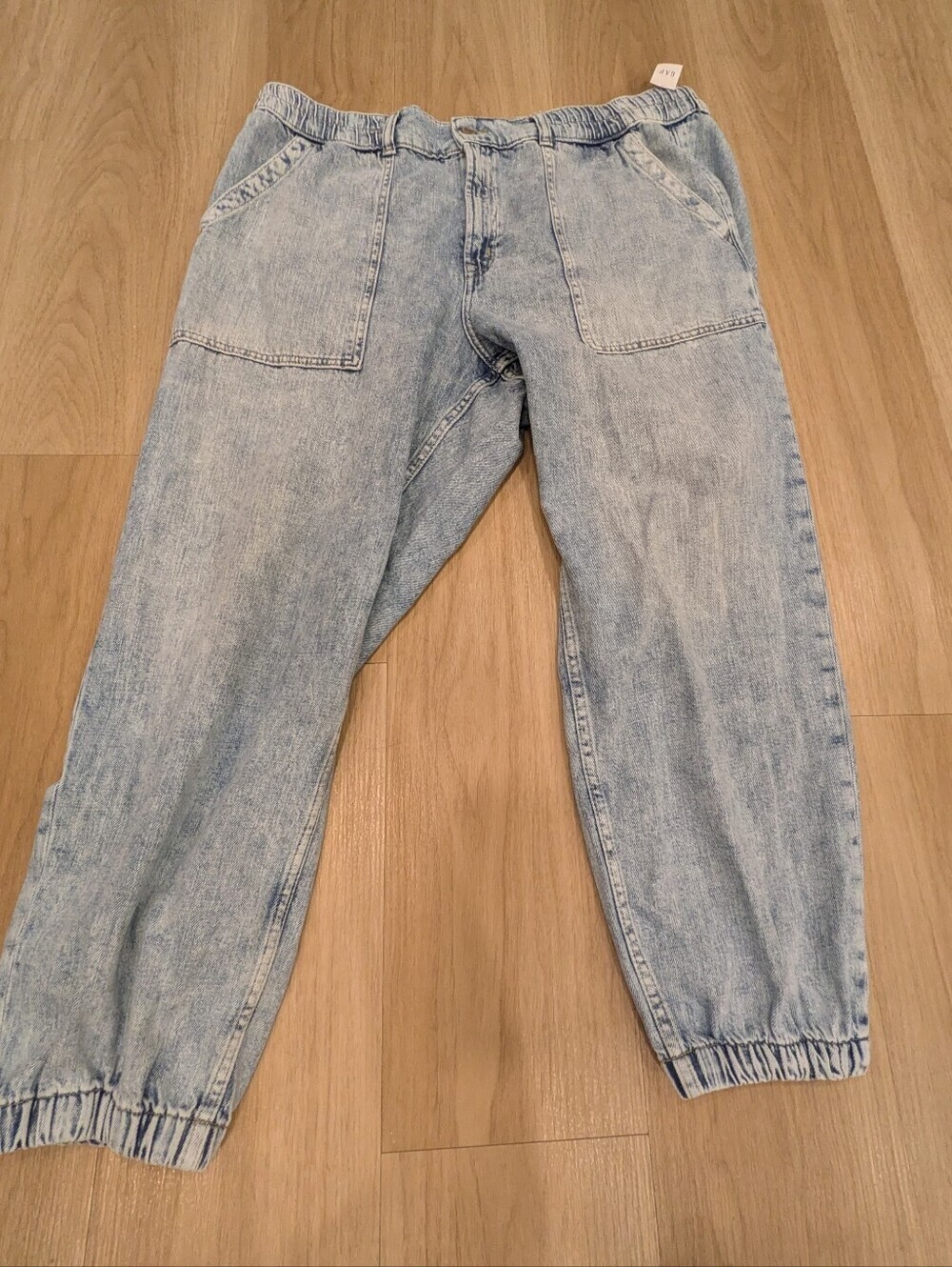 GAP NWT Light Distress Wash Denim Jean Size XL